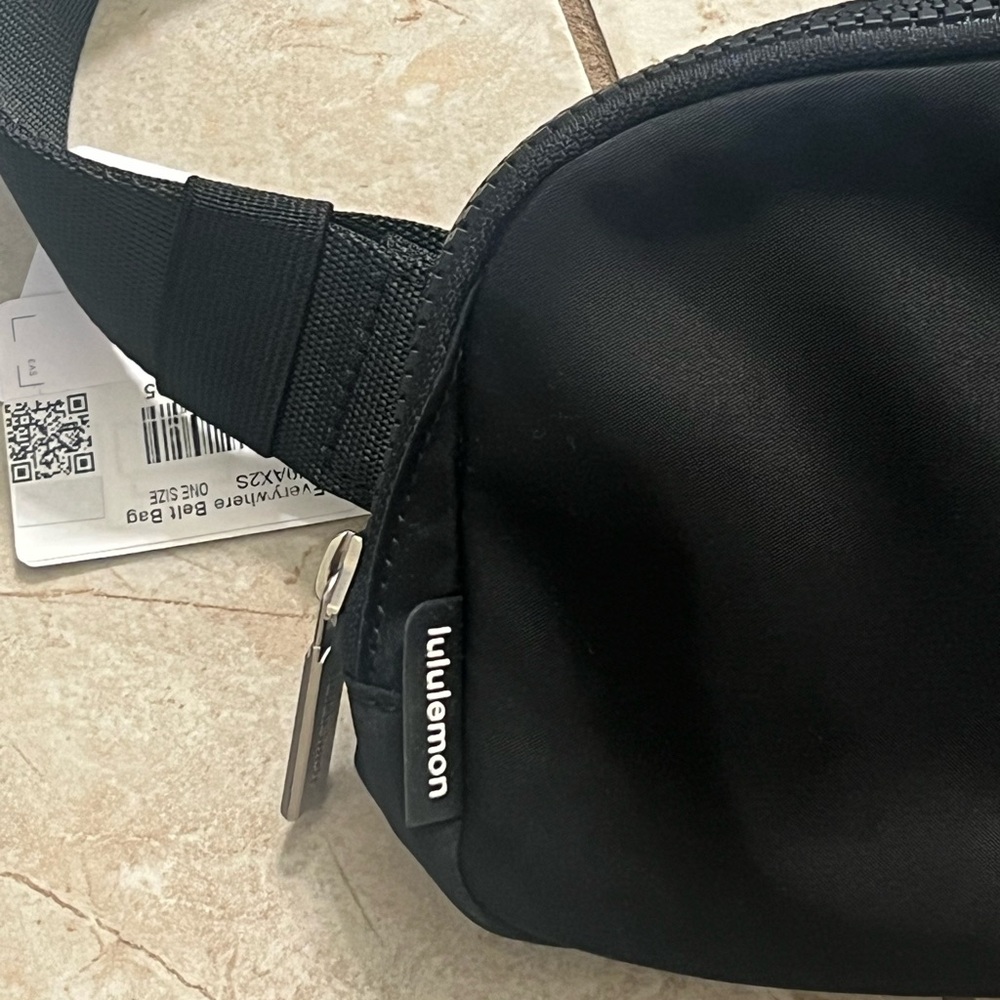 lululemon athletica black everywhere belt bag - Picture 3 of 8